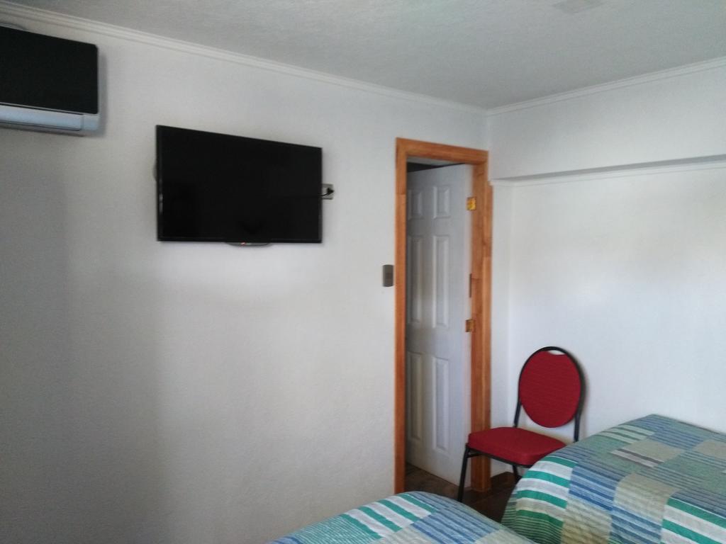 Residencial Victoria Said Hotel Linares Bagian luar foto